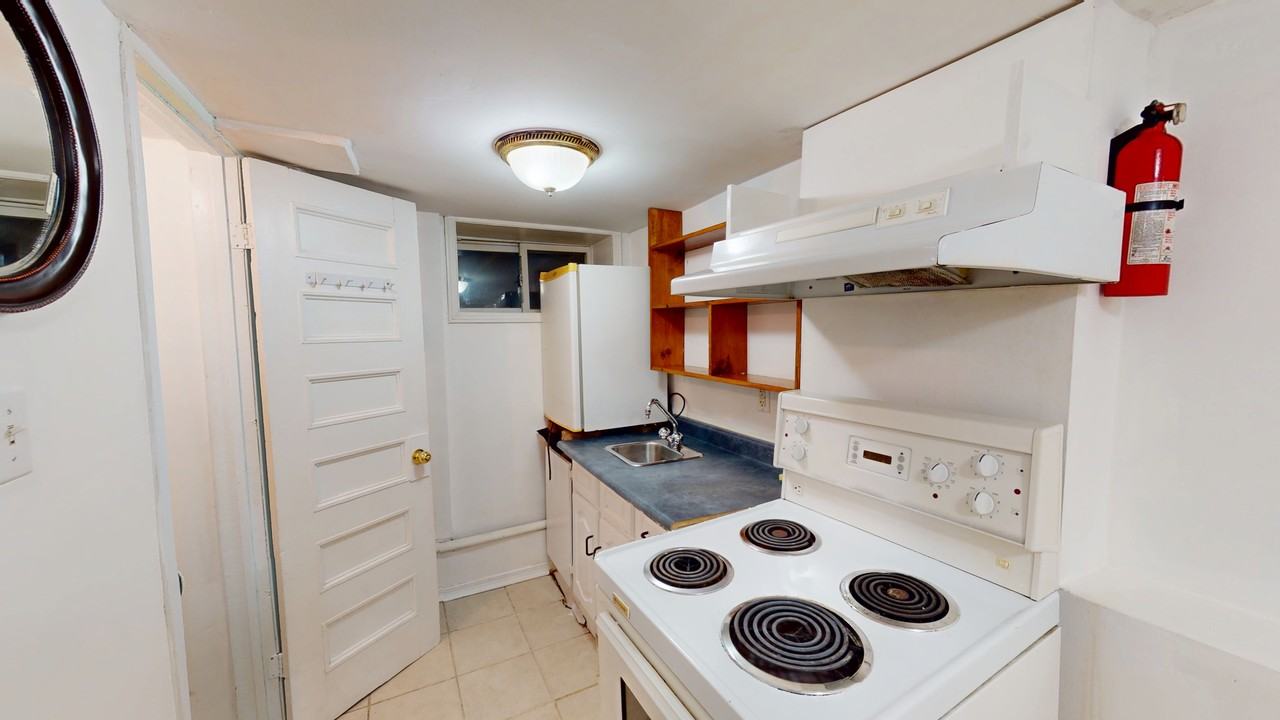 634 Dovercourt Rd - Photo 4 of 11