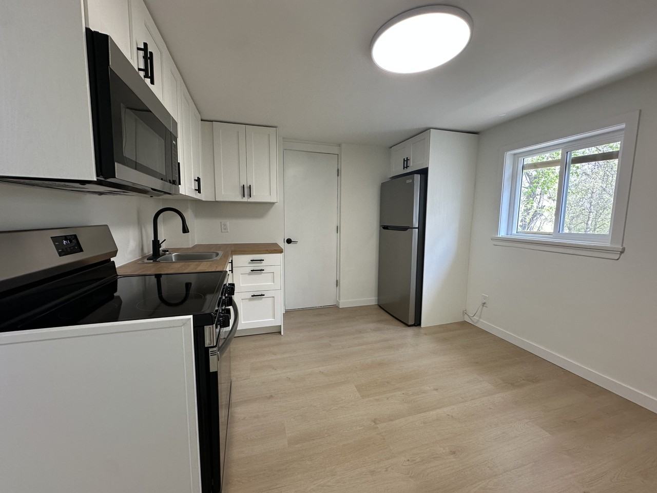 A-11 Luxton Avenue - Photo 2 of 18