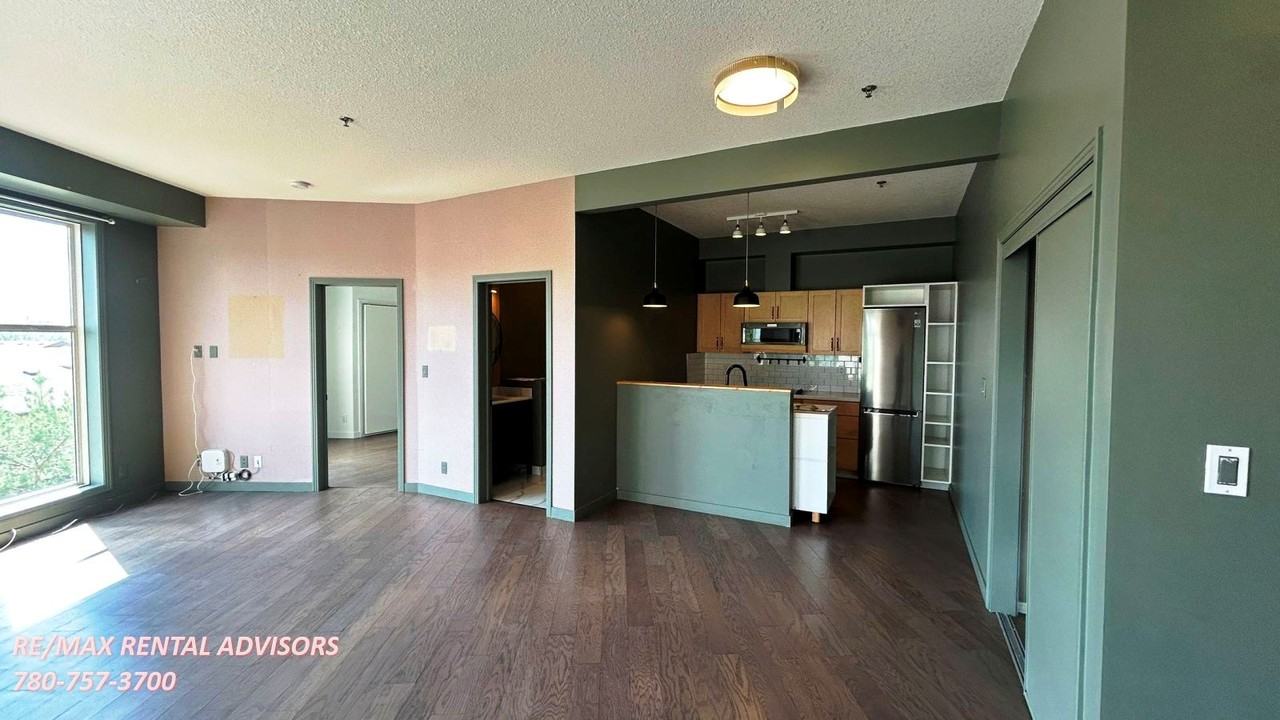 4831 104a St Nw - Photo 5 of 18