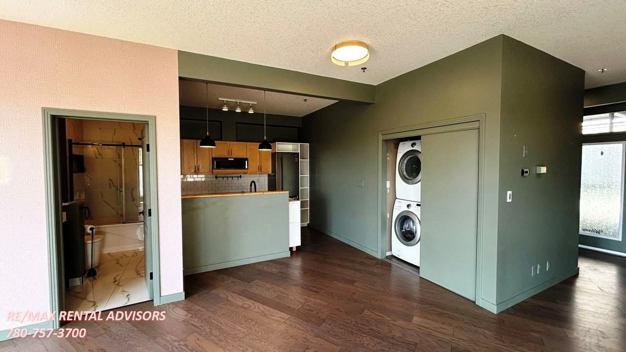 4831 104a St Nw - Photo 6 of 18