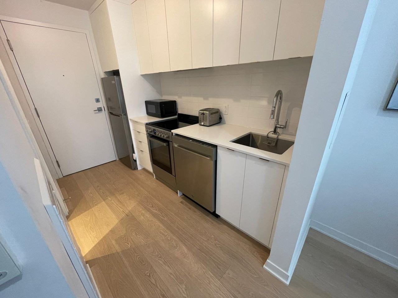 1485 Rue des Bassins - Photo 3 of 14