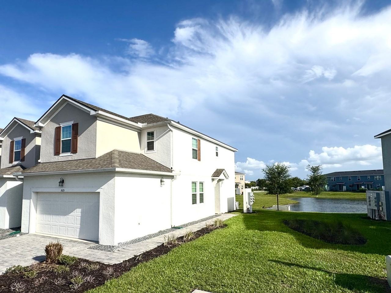 1025 Spring Palms Loop - Photo 2 of 10