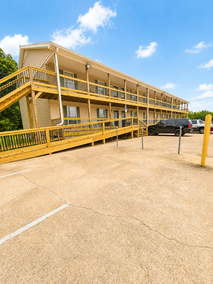 Southern Magnolia Apartments - Photo 3 of 32