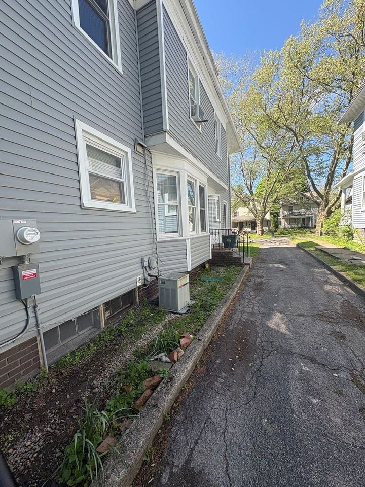45 Clay Ave - Photo 3 of 37