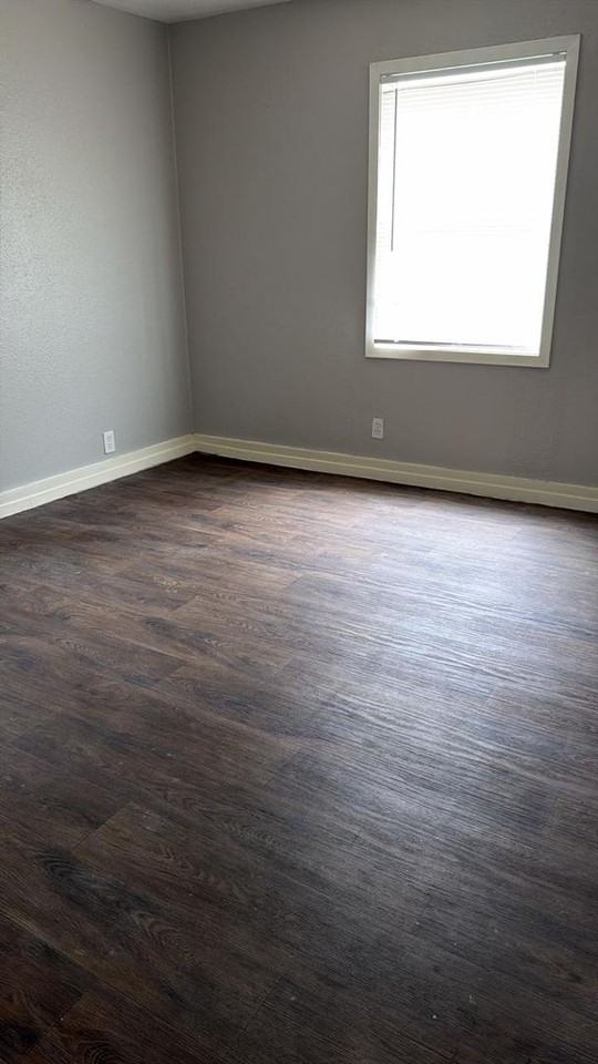 1711 11th St - Photo 6 of 13