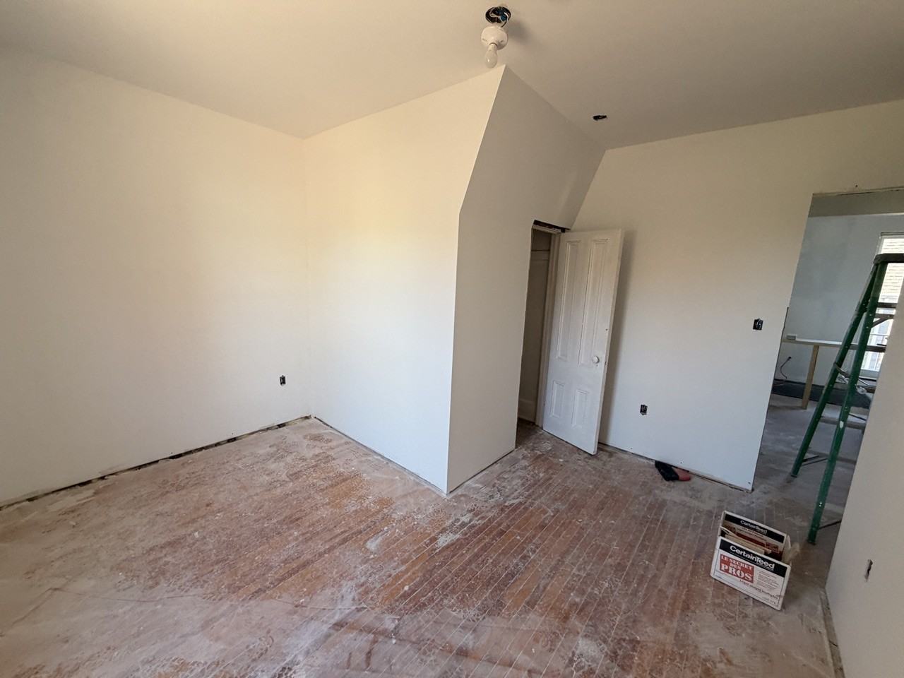 135 Spring St Uppr #2 - Photo 7 of 13