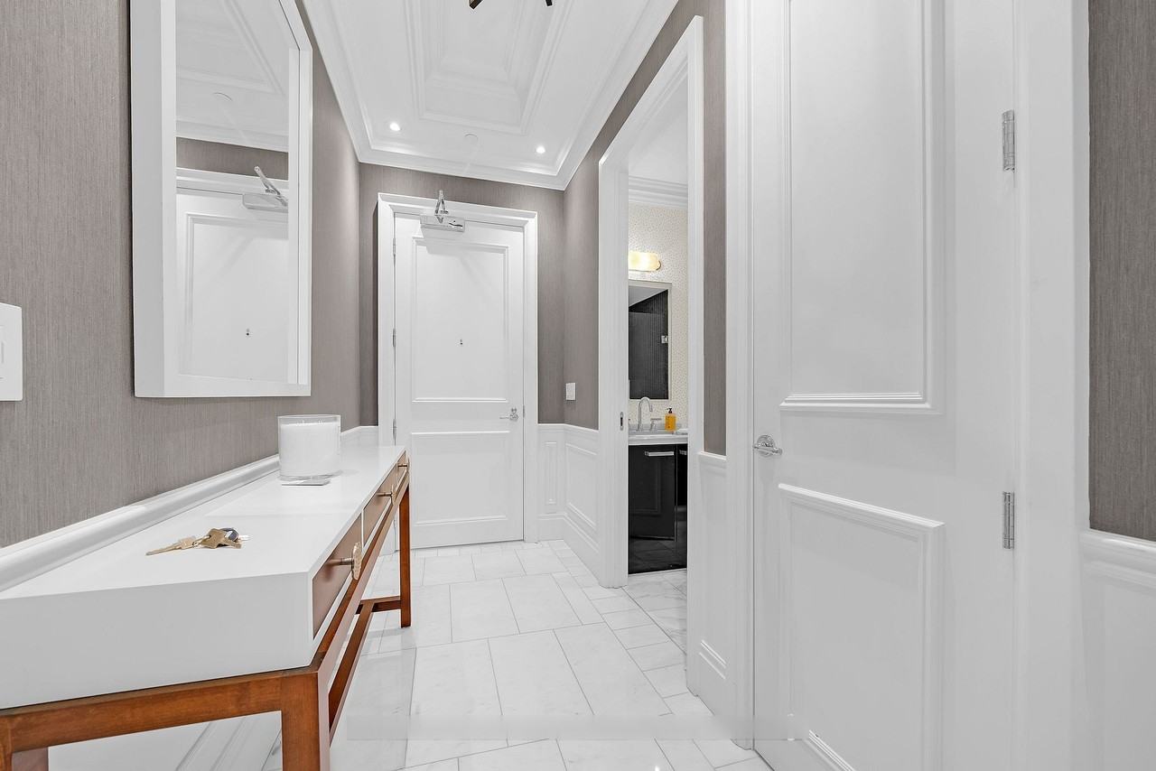 311 Residences At St Regis Toronto #4106 - Photo 3 of 24