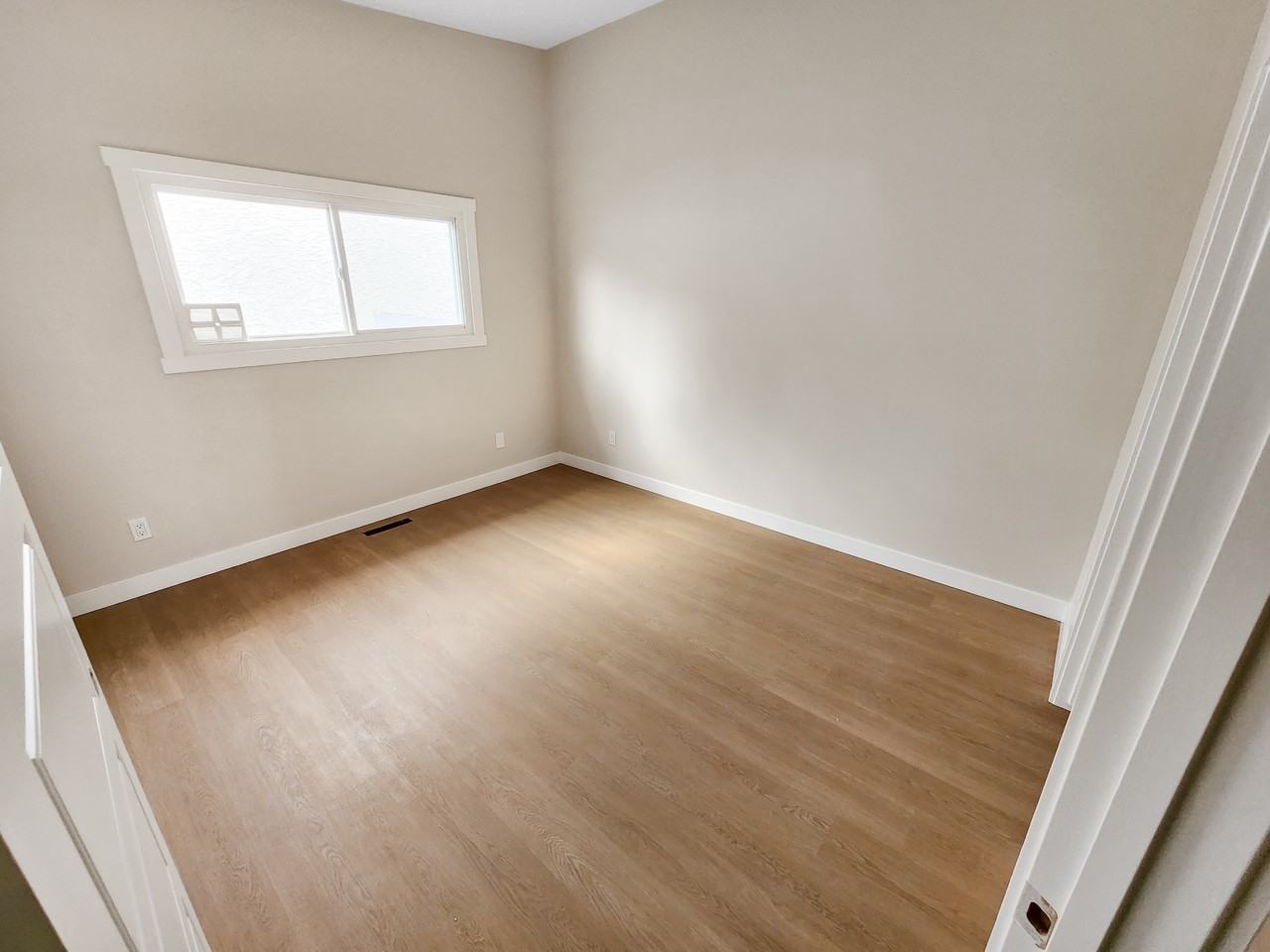 6333 4 St Nw - Photo 6 of 11