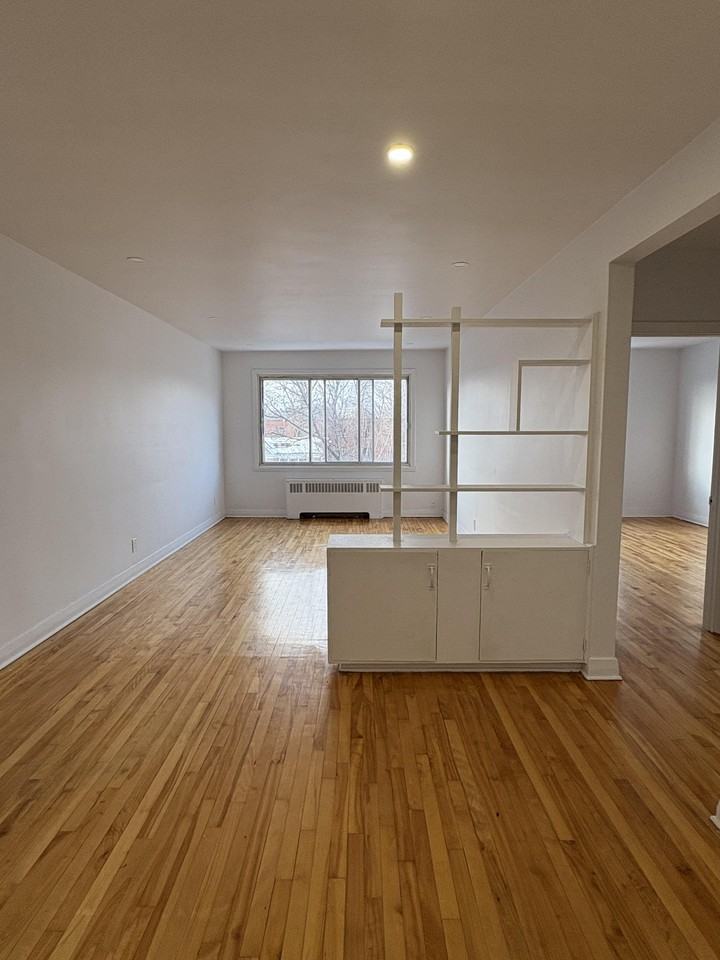 4890 Av Plamondon #6 - Photo 2 of 10