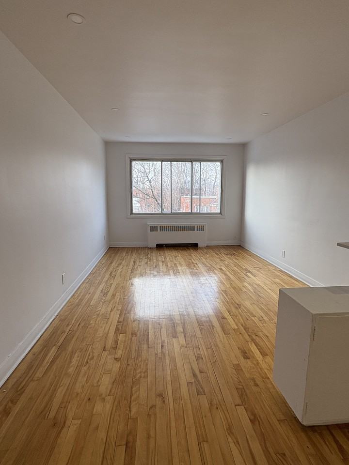 4890 Av Plamondon #6 - Photo 3 of 10