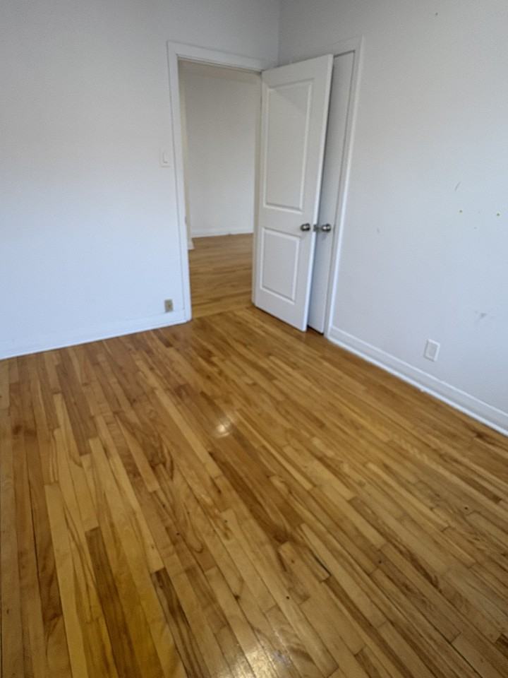 4890 Av Plamondon #6 - Photo 6 of 10
