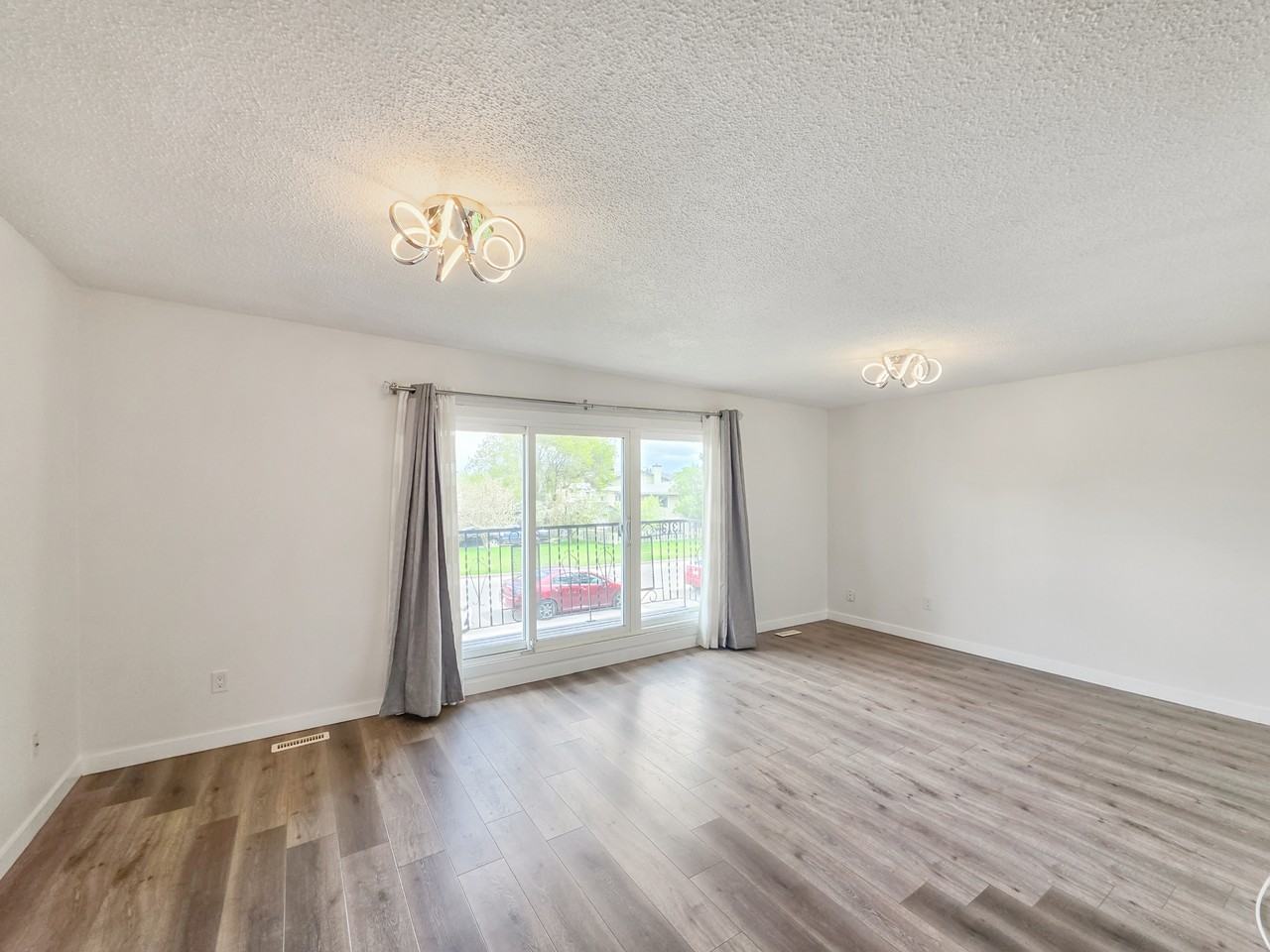 1313 25 St Se - Photo 4 of 27