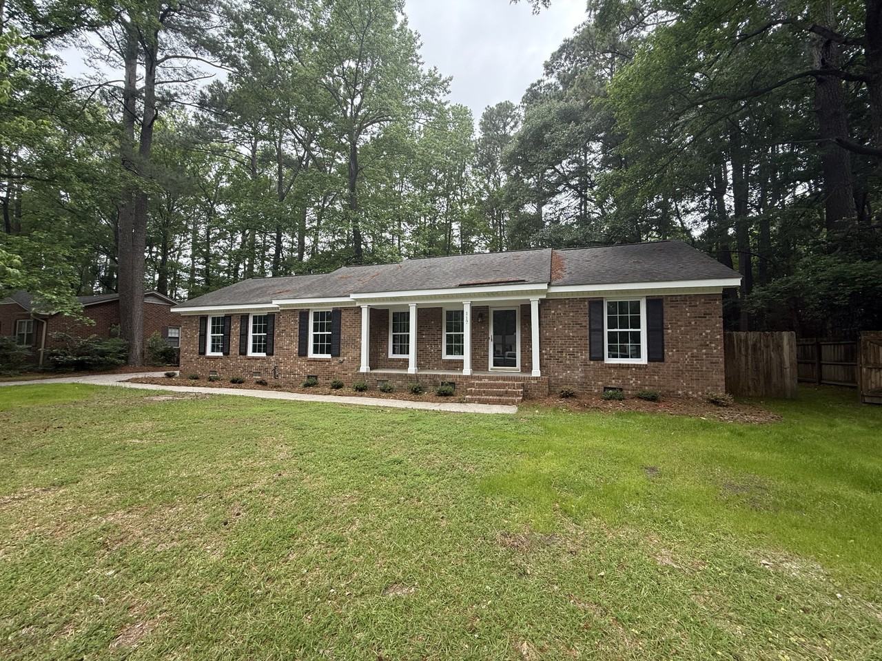 117 Greenwood Dr #1