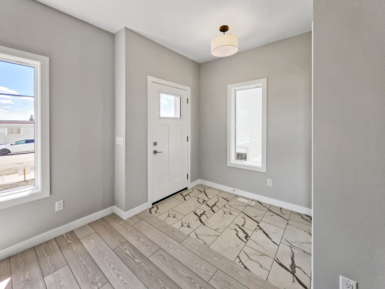 8510 Huxbury Dr Ne - Photo 2 of 31