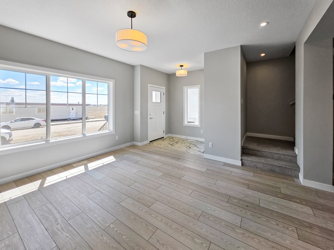 8510 Huxbury Dr Ne - Photo 5 of 31