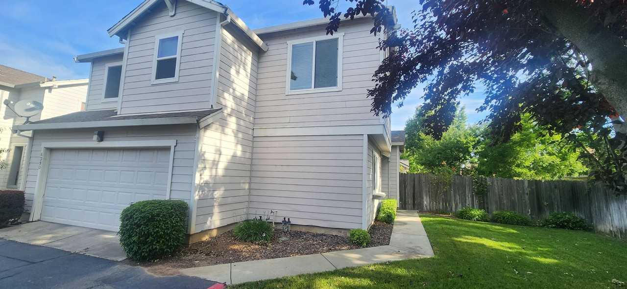 6390 Laguna Mirage Ln - Photo 2 of 15
