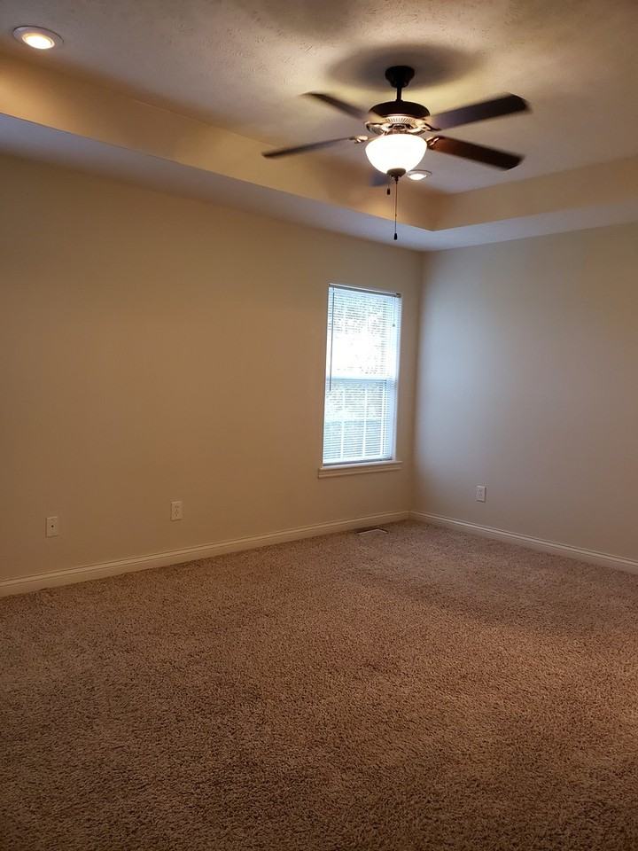 206 Creekvale Dr - Photo 4 of 8