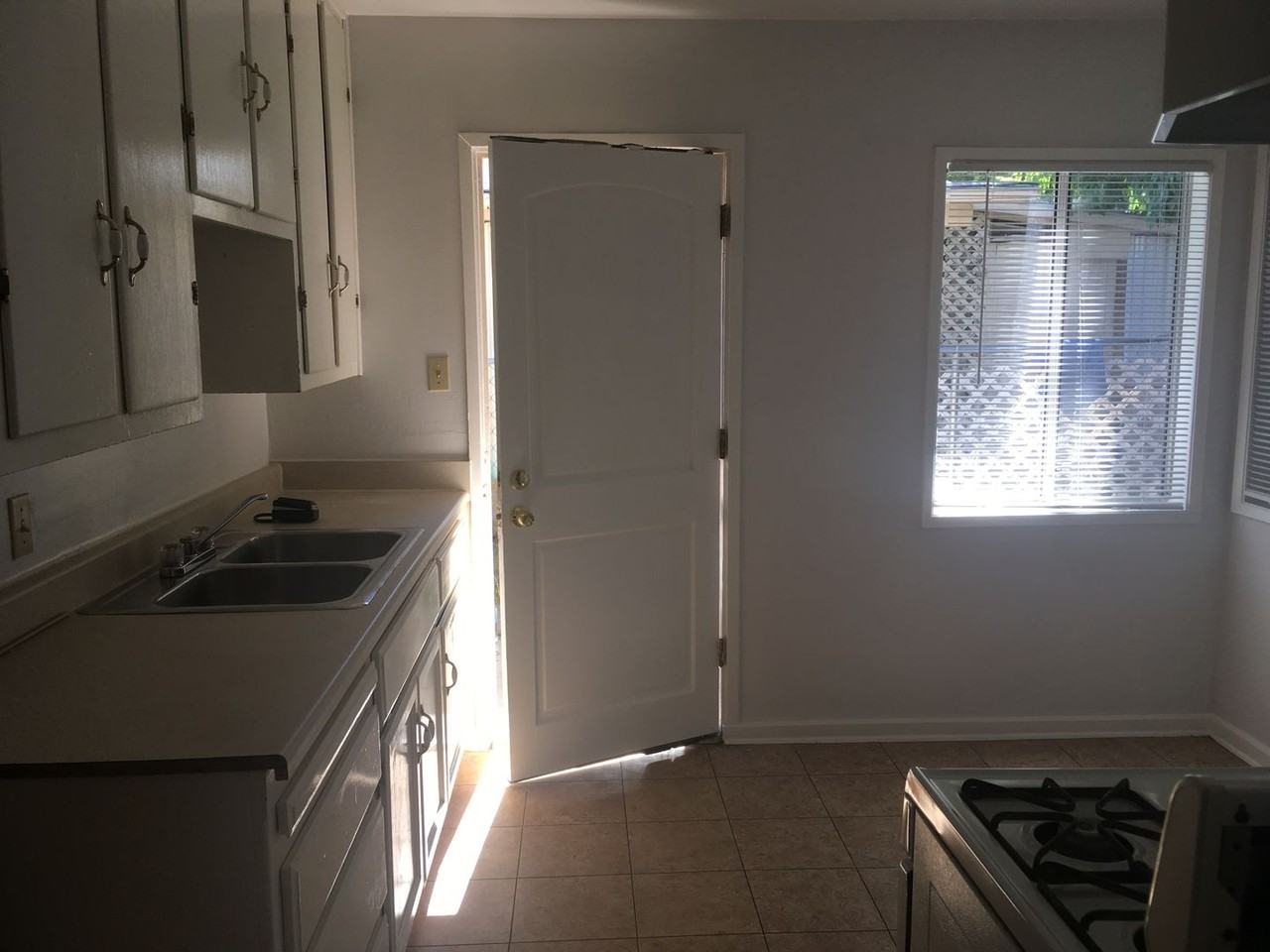 406 Niles Ave - Photo 4 of 22