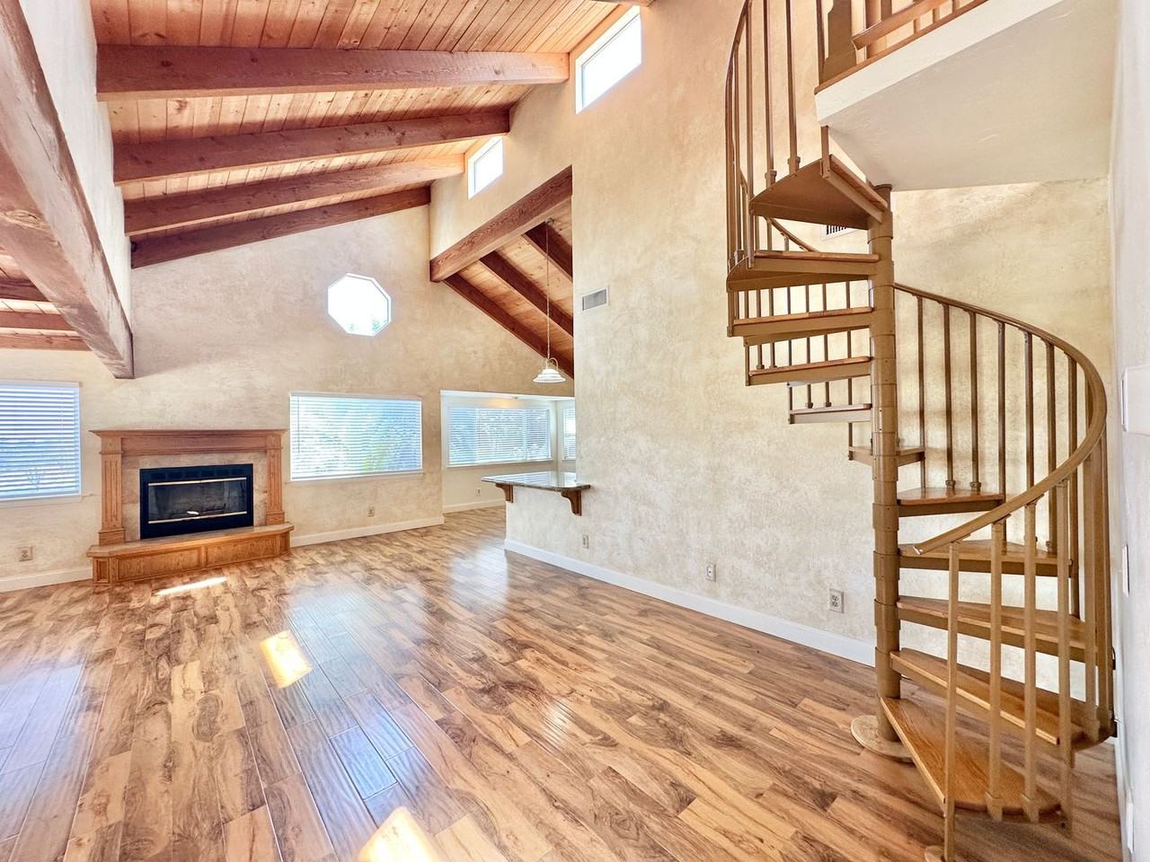 2573 Gum Tree Ln - Photo 4 of 50