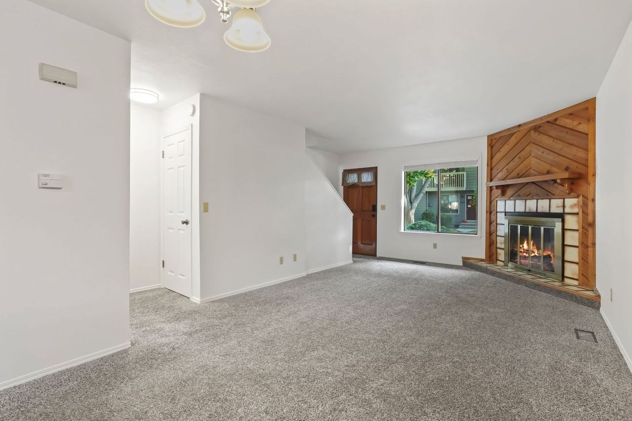 3056 S Cantrell Ln - Photo 3 of 12