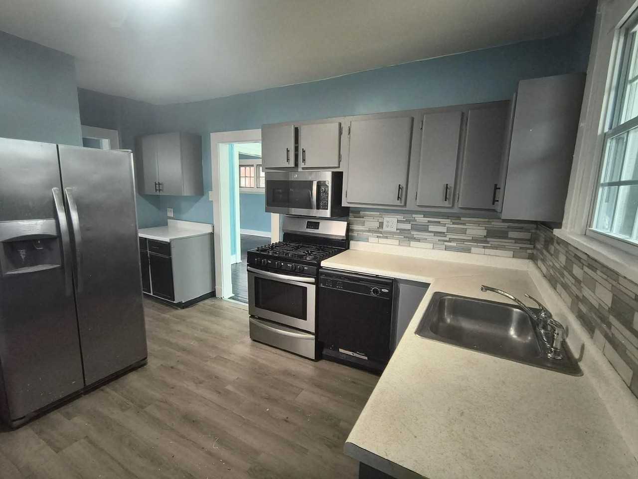 800 Richford St - Photo 2 of 18