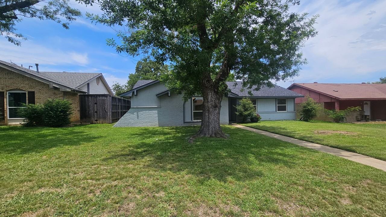 1619 Glenhill Ln - Photo 2 of 28