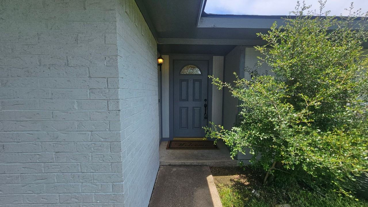 1619 Glenhill Ln - Photo 3 of 28