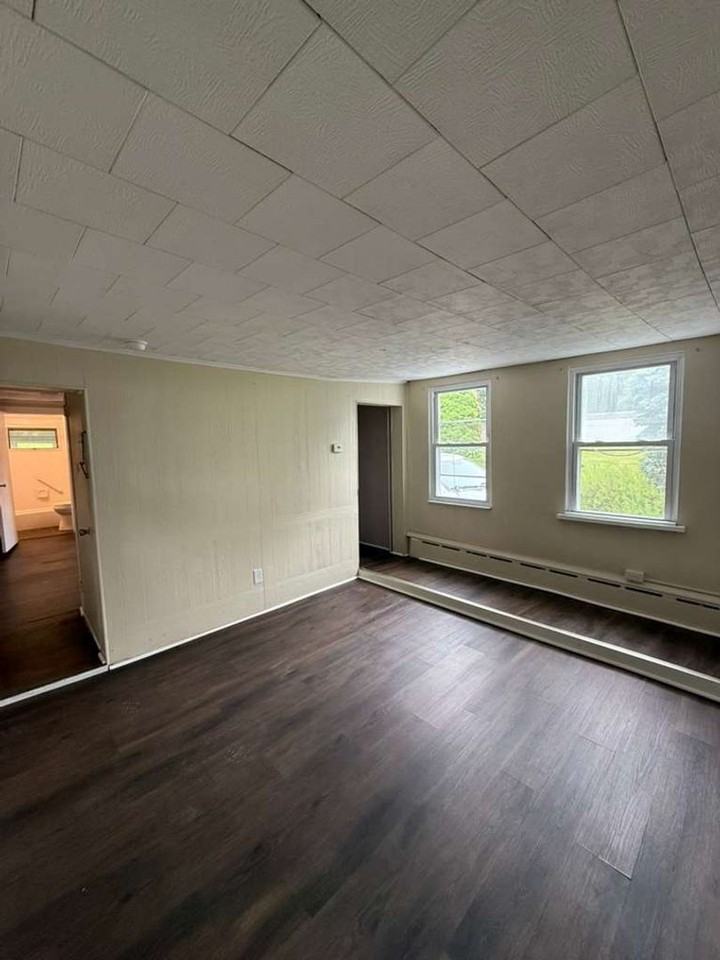 383 Carver St - Photo 3 of 16