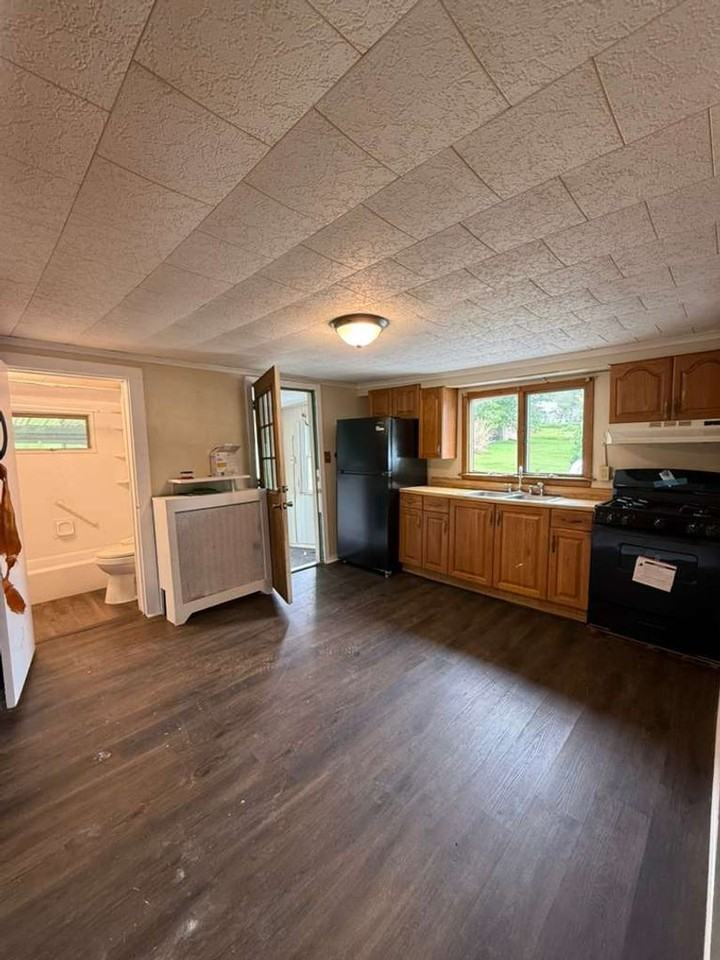 383 Carver St - Photo 4 of 16
