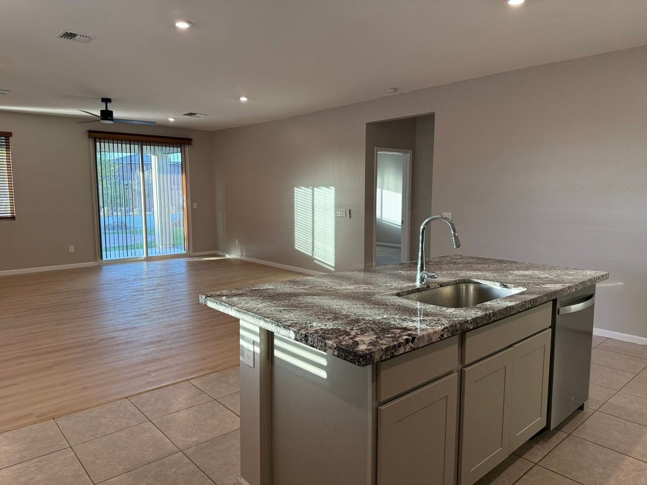 2020 E Kansas Dr - Photo 4 of 39