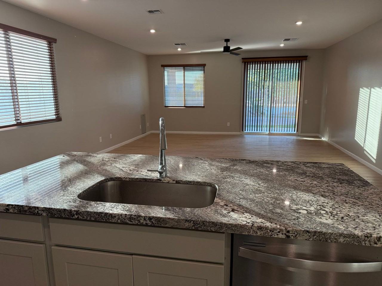 2020 E Kansas Dr - Photo 6 of 39