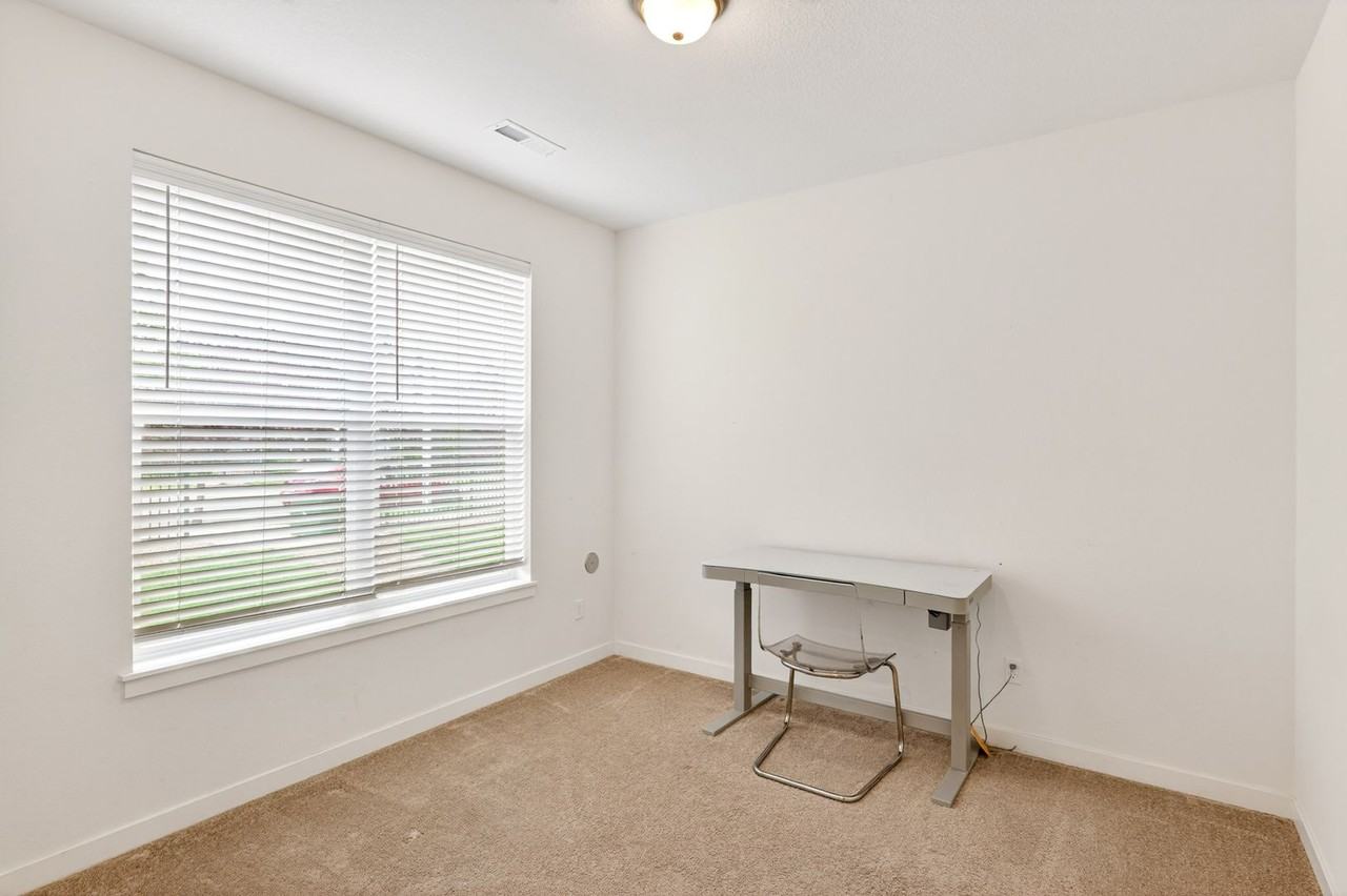 11848 Se Pleasant Valley Pkwy - Photo 3 of 20