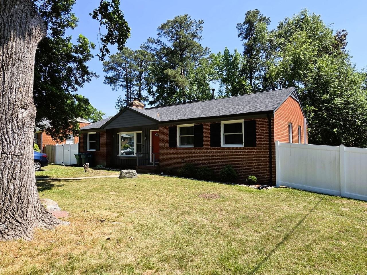 7711 Ketelby Rd - Photo 2 of 35