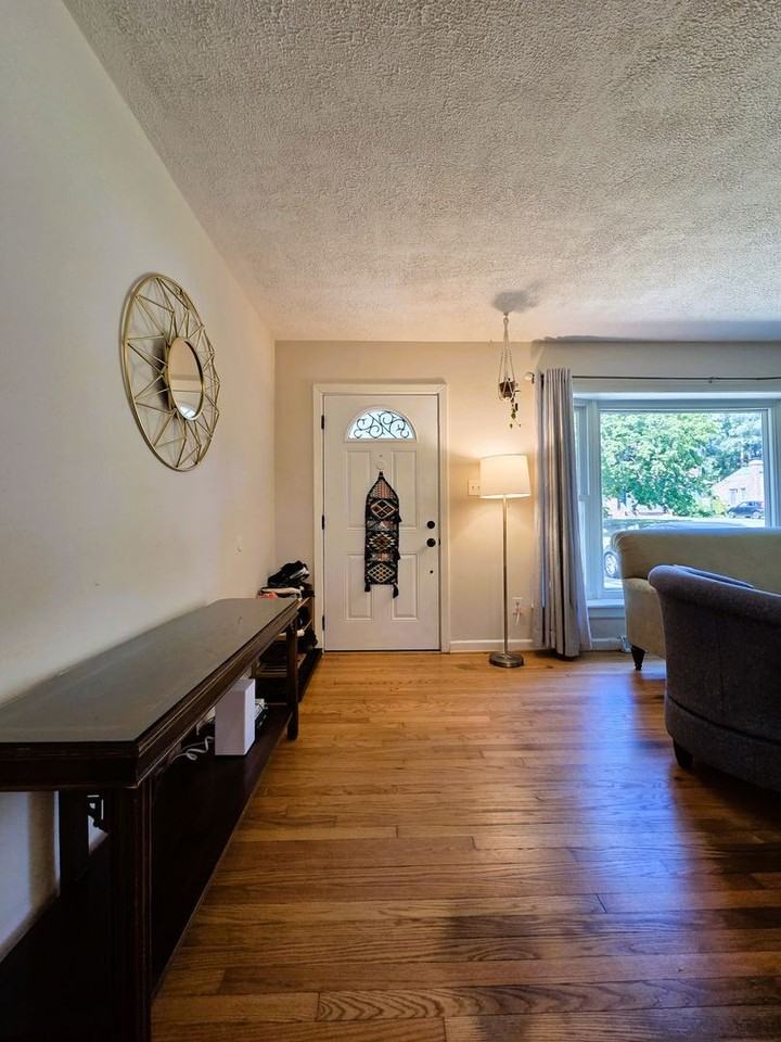 7711 Ketelby Rd - Photo 4 of 35