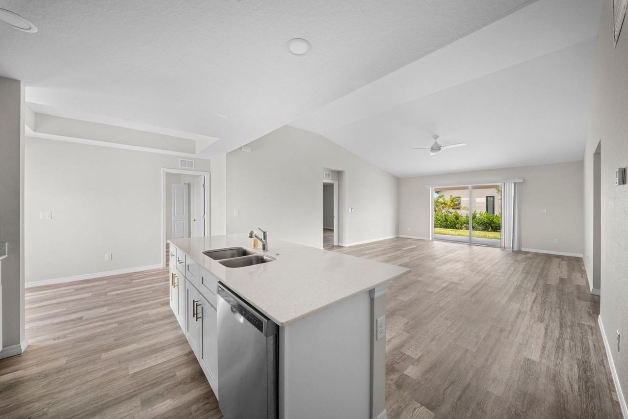 202 Nw 25th Pl - Photo 6 of 29