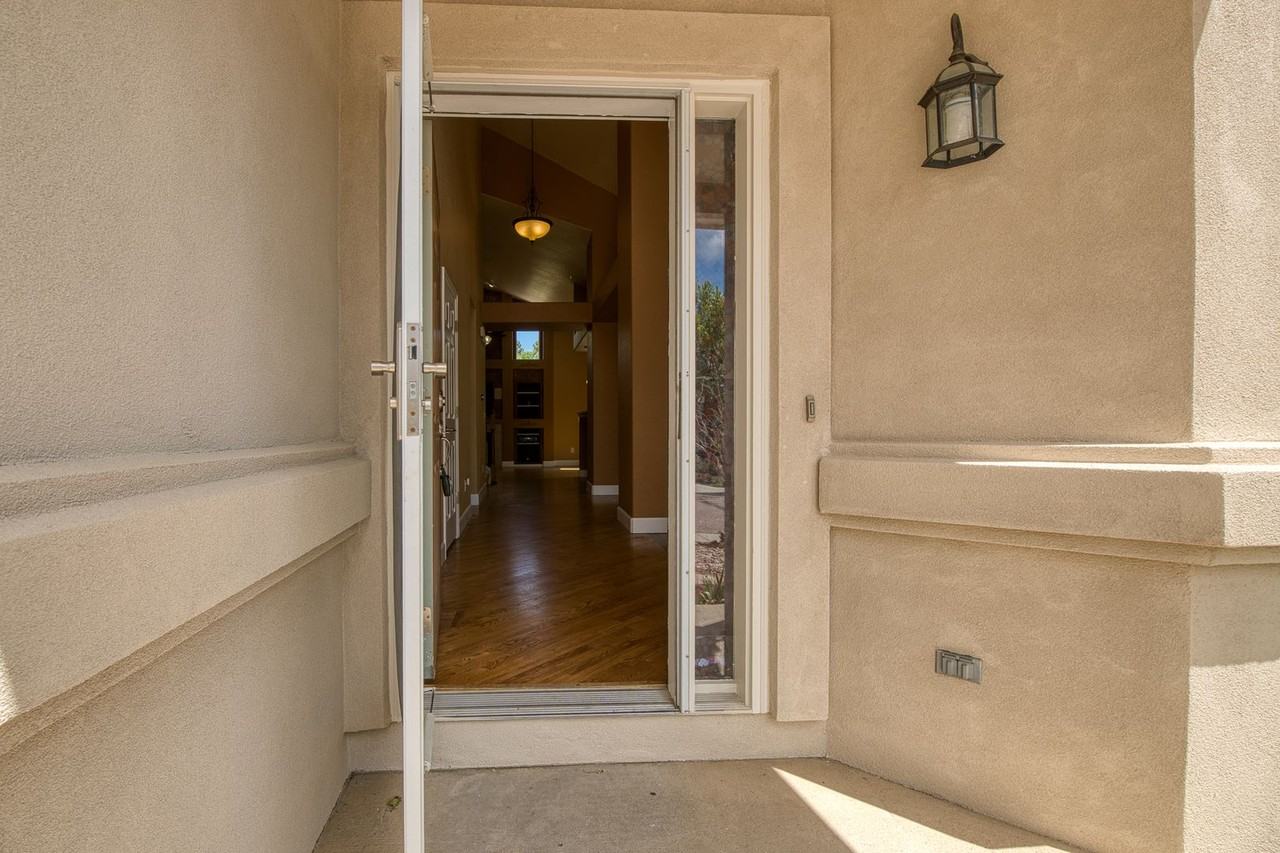 656 Shrubland Dr - Photo 4 of 50
