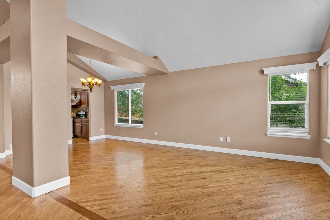 656 Shrubland Dr - Photo 6 of 50