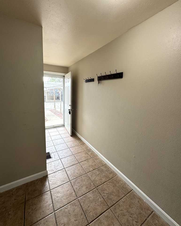 751 W Cleveland Cir #1 - Photo 5 of 25