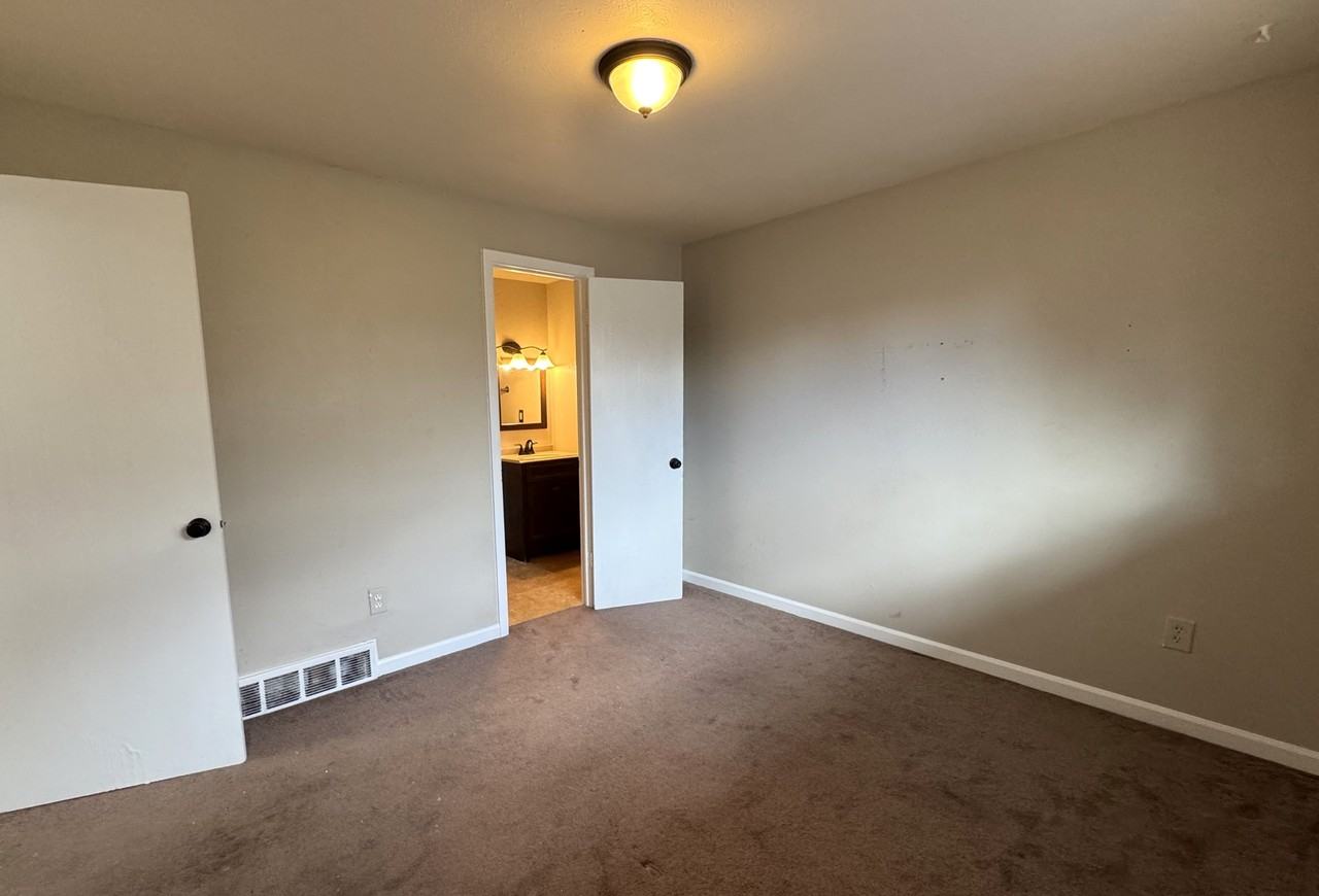 751 W Cleveland Cir #1 - Photo 7 of 25