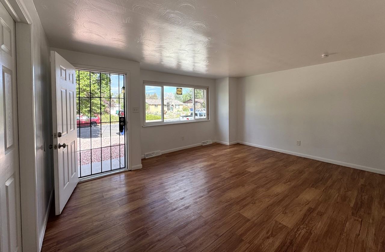 321 S Salem St #1 - Photo 3 of 28