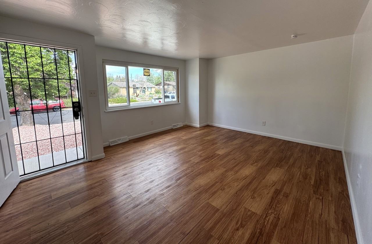 321 S Salem St #1 - Photo 4 of 28