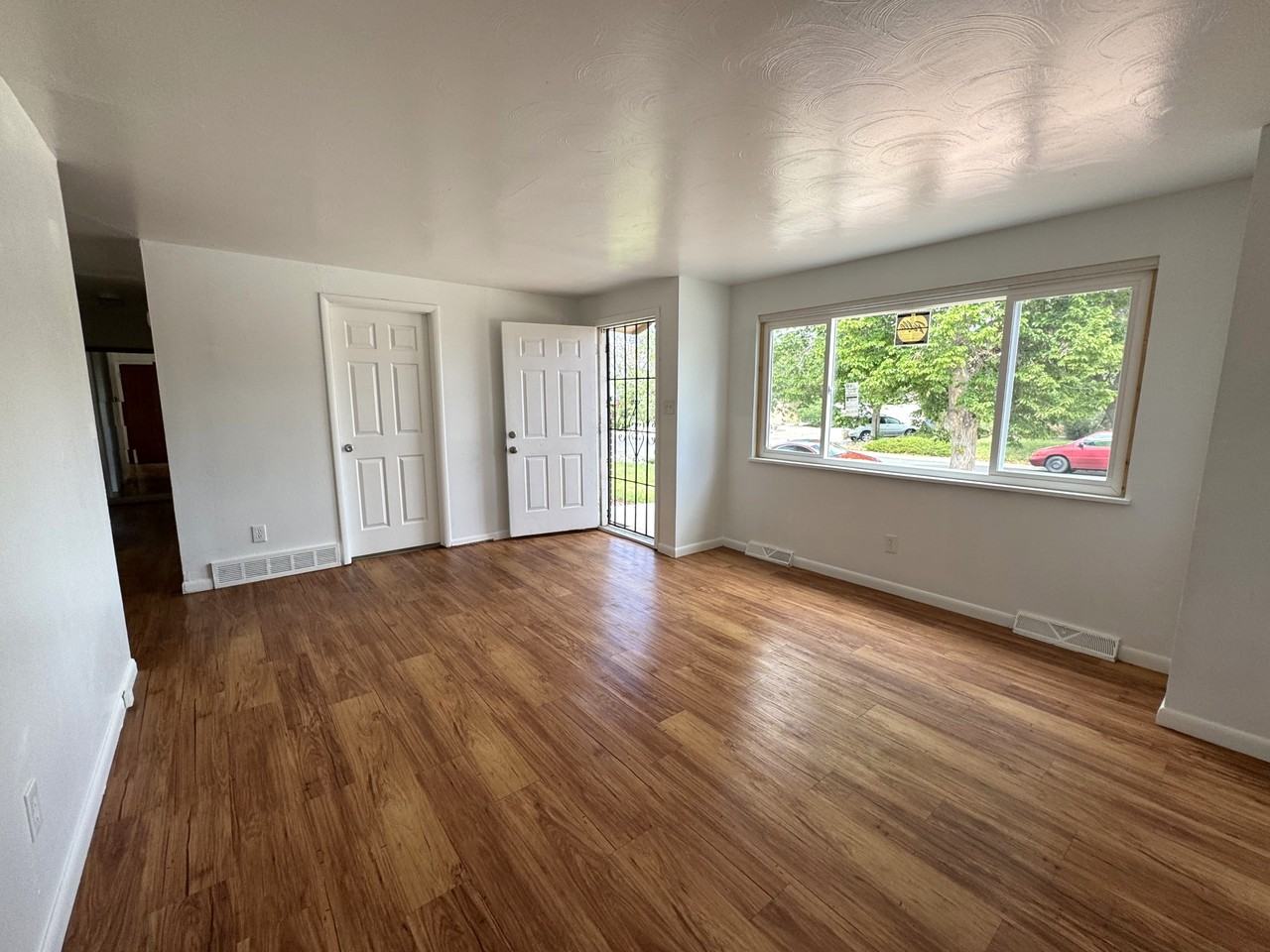 321 S Salem St #1 - Photo 5 of 28