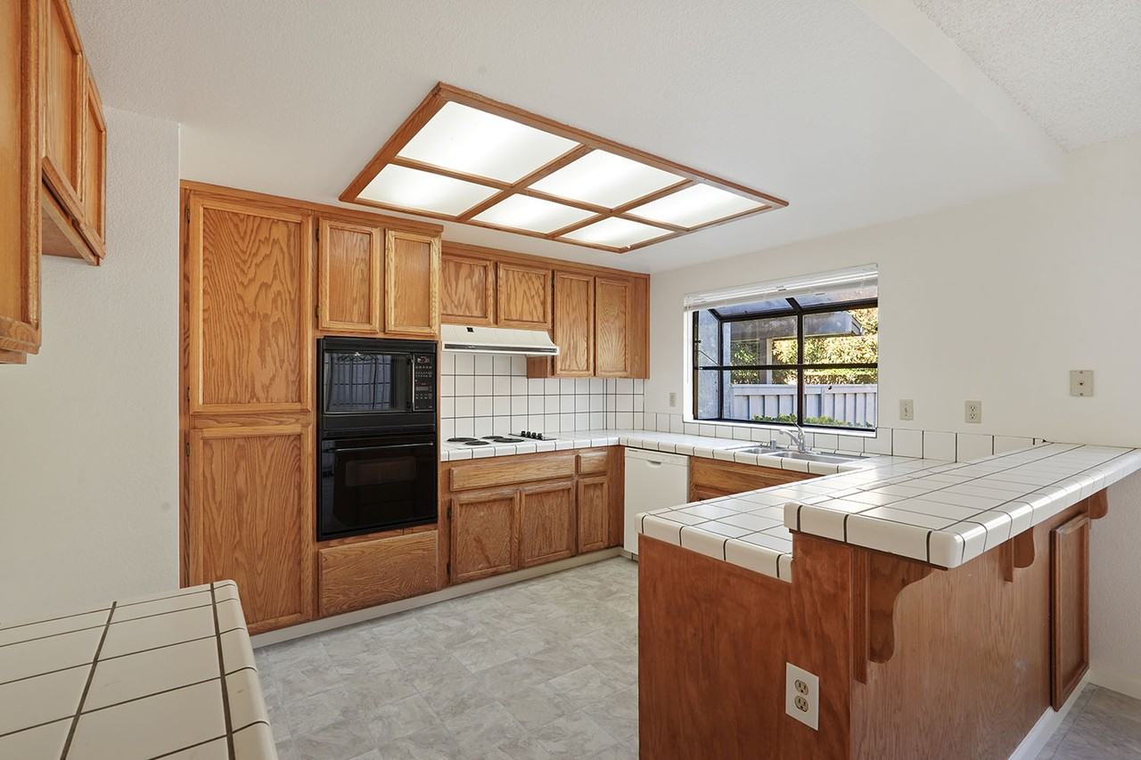 566 La Corso Dr #1 - Photo 5 of 27