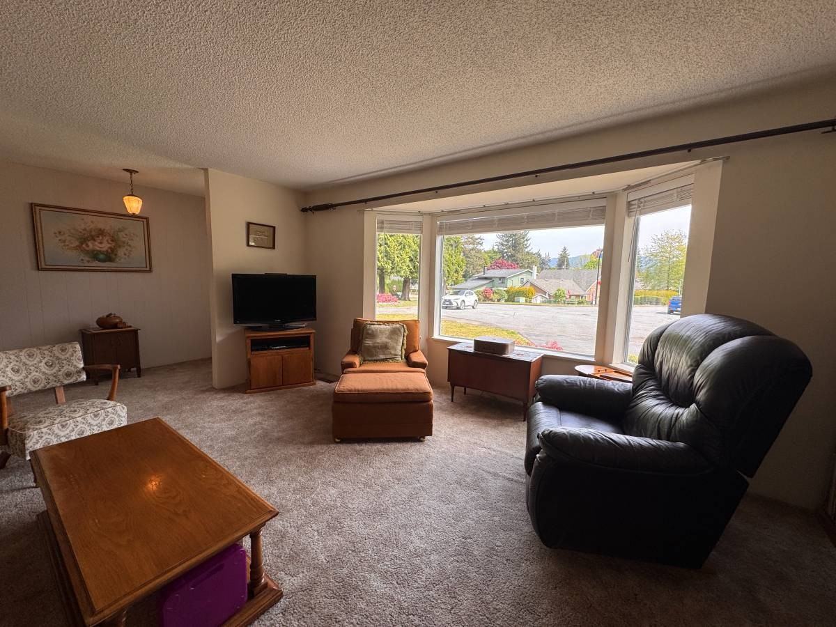 21946 Cliff Place - Photo 7 of 24