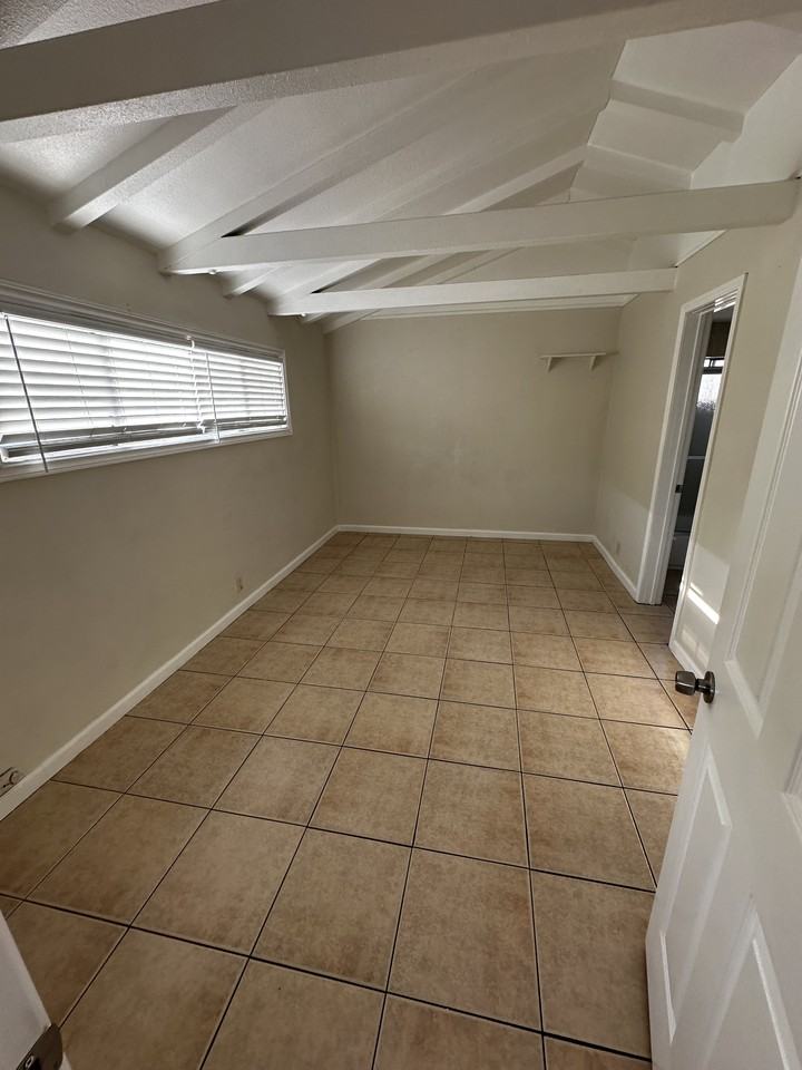 4333 1/2 W 156th St - Photo 2 of 8