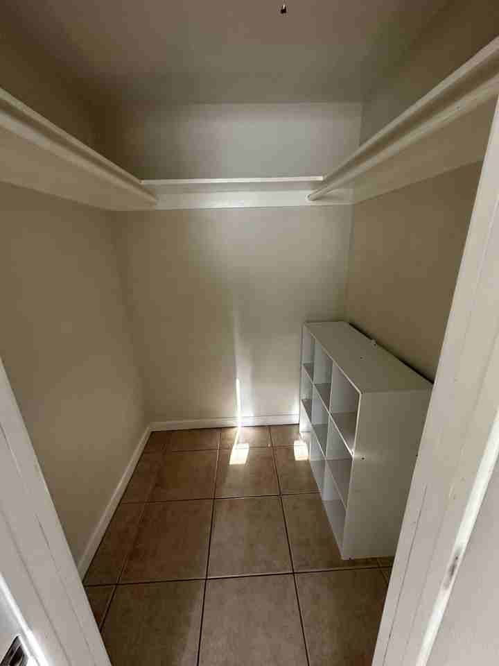 4333 1/2 W 156th St - Photo 3 of 8