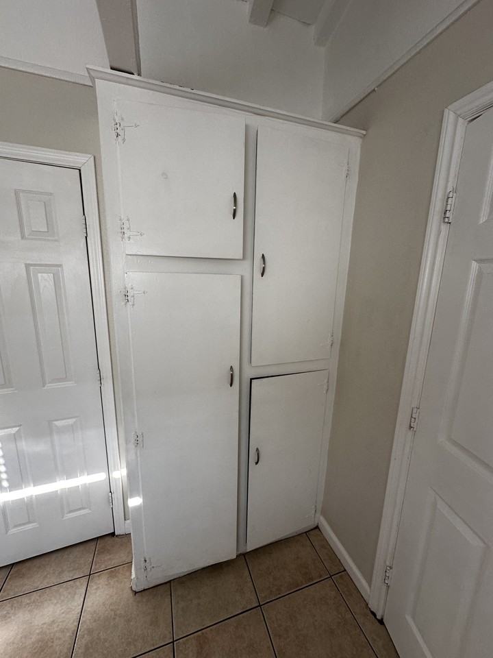 4333 1/2 W 156th St - Photo 6 of 8