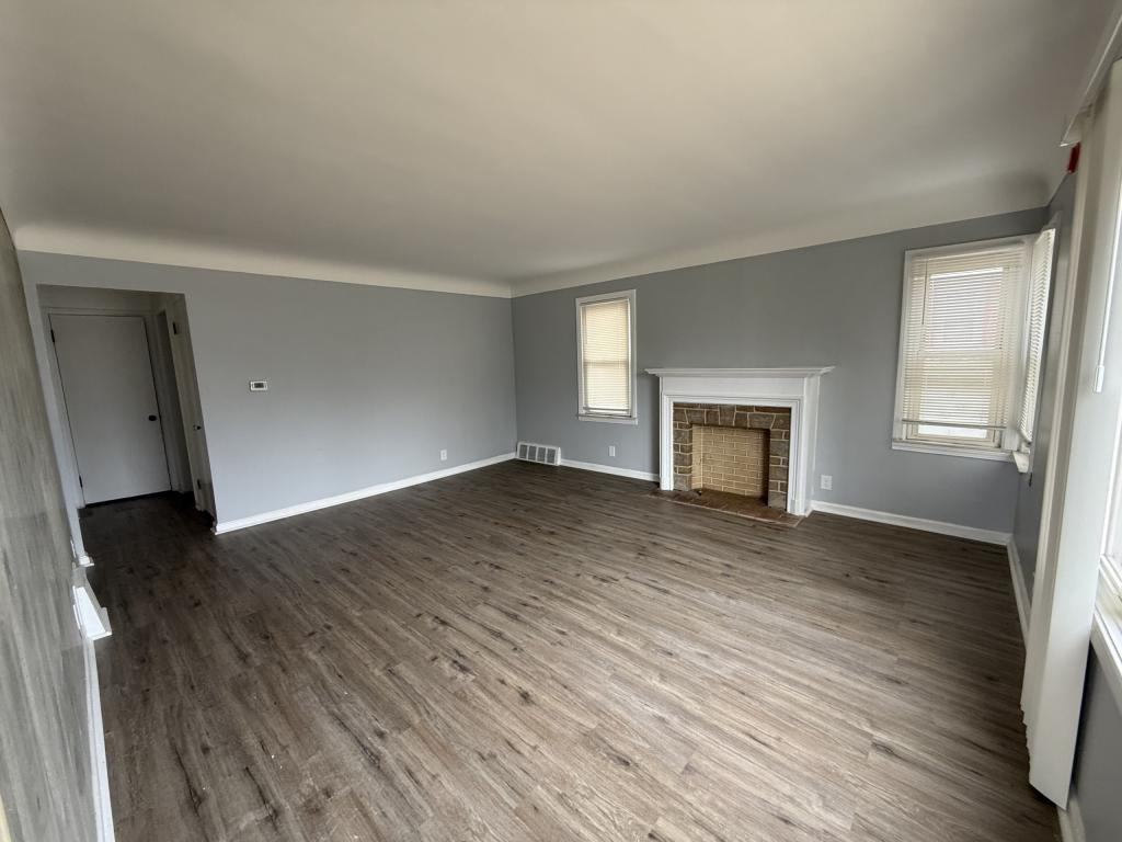 1410 Bradley Ave - Photo 2 of 12