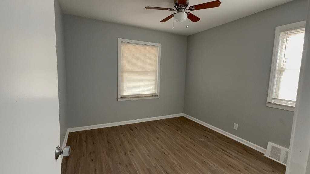1410 Bradley Ave - Photo 4 of 12