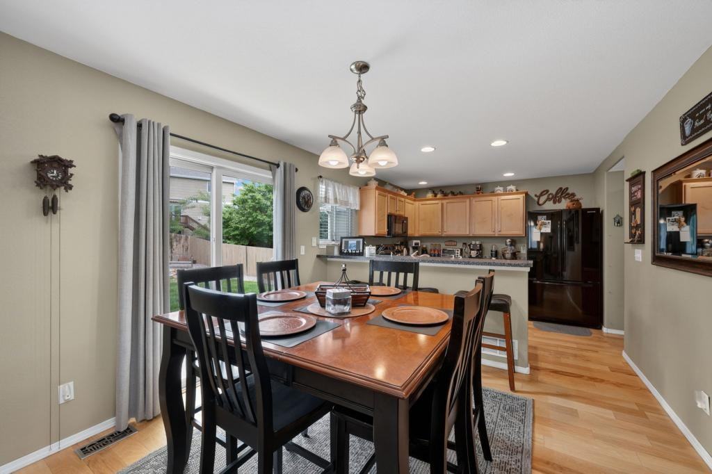 2109 Blue Wing Dr - Photo 3 of 10